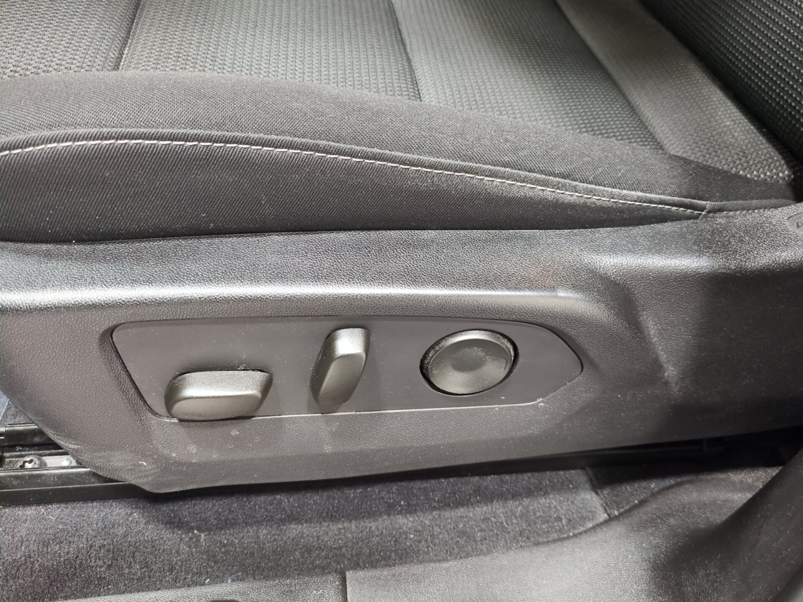 Used 2024 Chevrolet Colorado LT w/ LT Convenience Package II AWD/4WD image 17