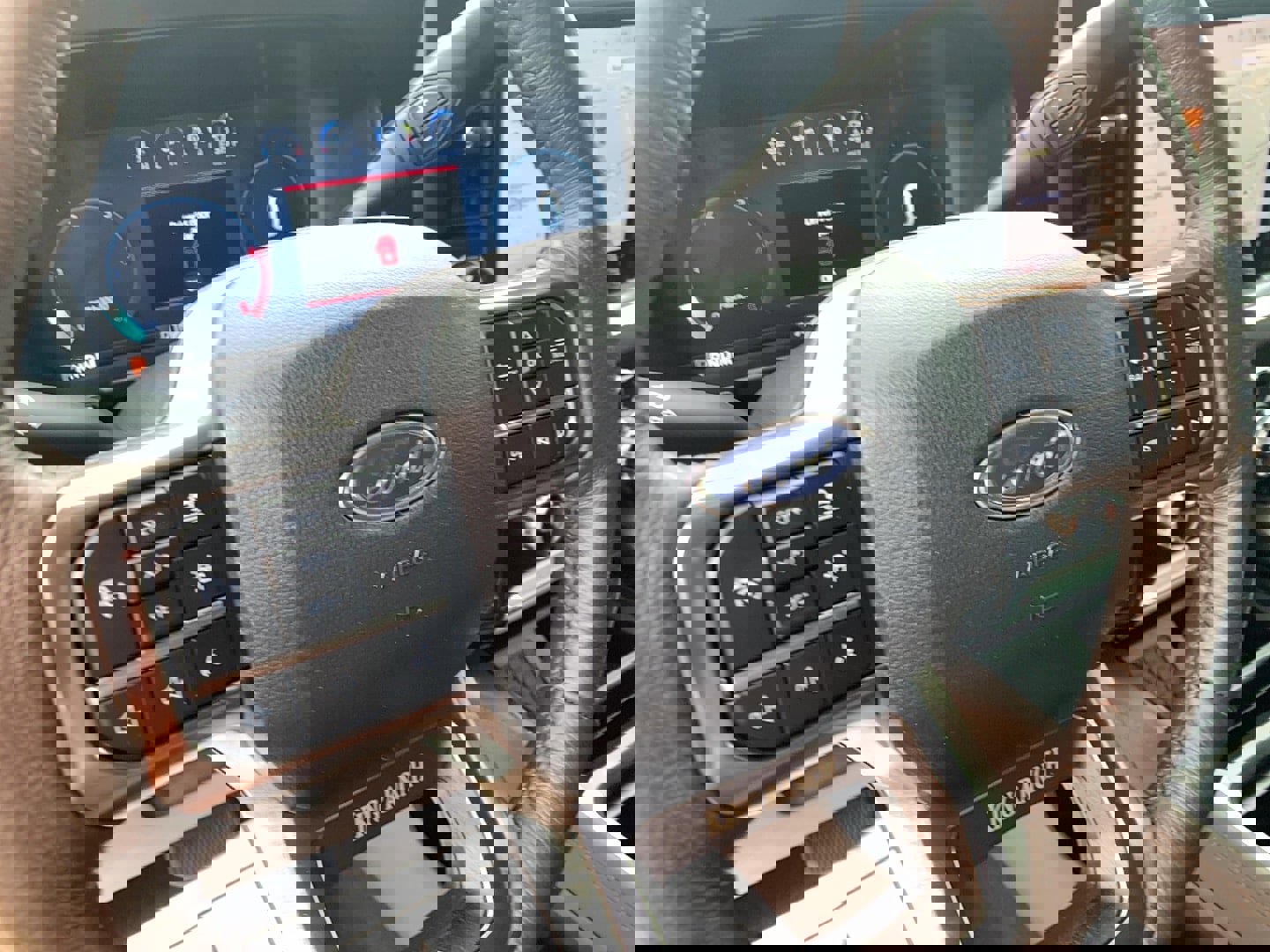 Used 2025 Ford F450 King Ranch w/ FX4 Off-Road Package image 33