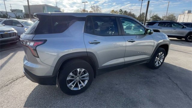 Used 2025 Chevrolet Equinox LT image 2