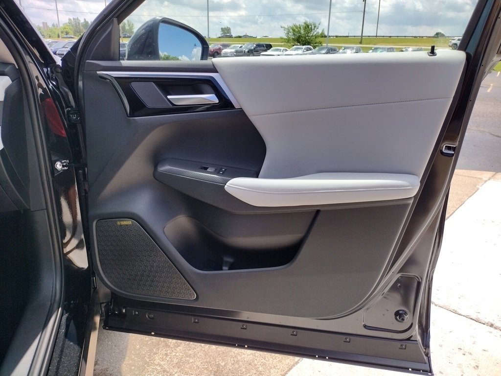 New 2025 Mitsubishi Outlander SE image 32