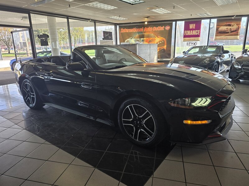 Used 2019 Ford Mustang Premium RWD image 31
