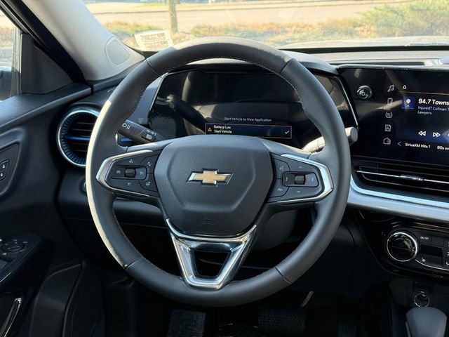 Used 2025 Chevrolet Trax LT w/ Driver Confidence Package FWD image 11