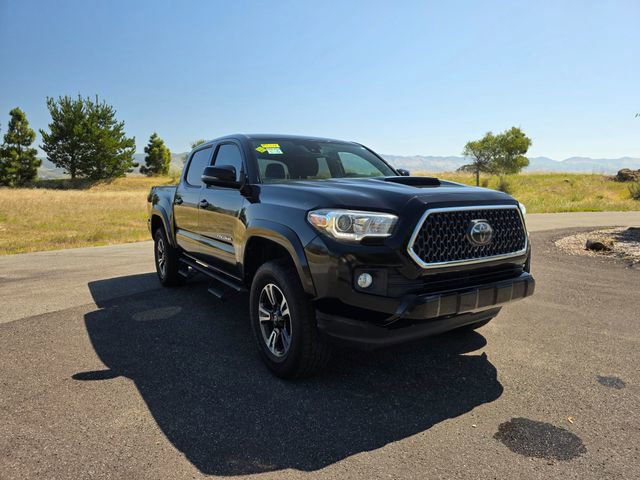 Used 2018 Toyota Tacoma TRD Sport AWD/4WD image 4