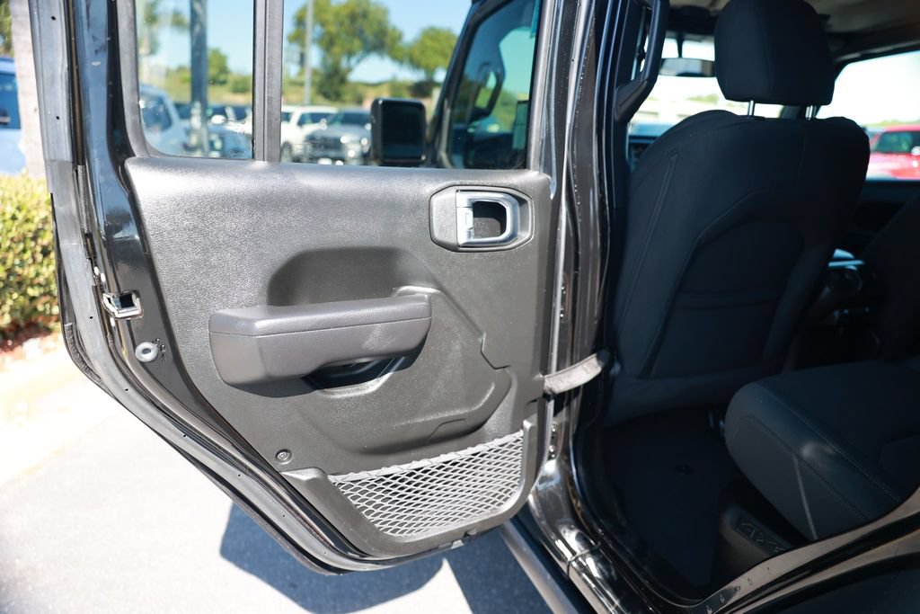 Used 2023 Jeep Wrangler Unlimited AWD/4WD image 36