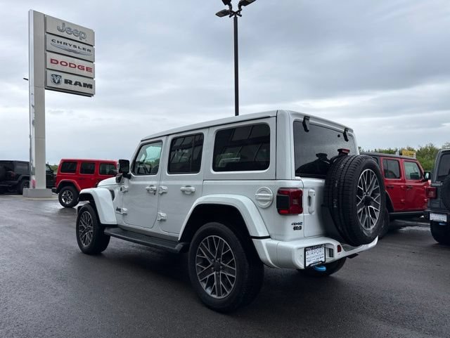 Used 2023 Jeep Wrangler Unlimited Sahara AWD/4WD image 5