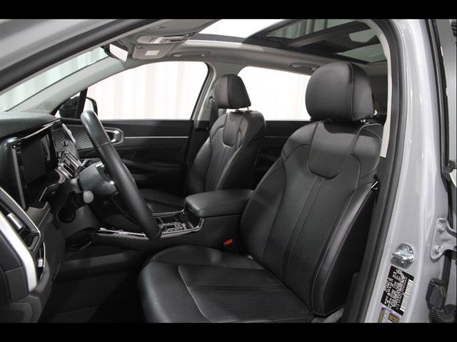 Used 2023 Kia Sorento SX image 5