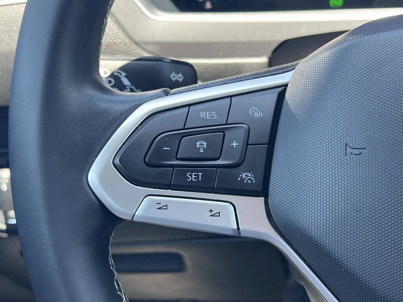 Certified 2022 Volkswagen Tiguan SE FWD image 9