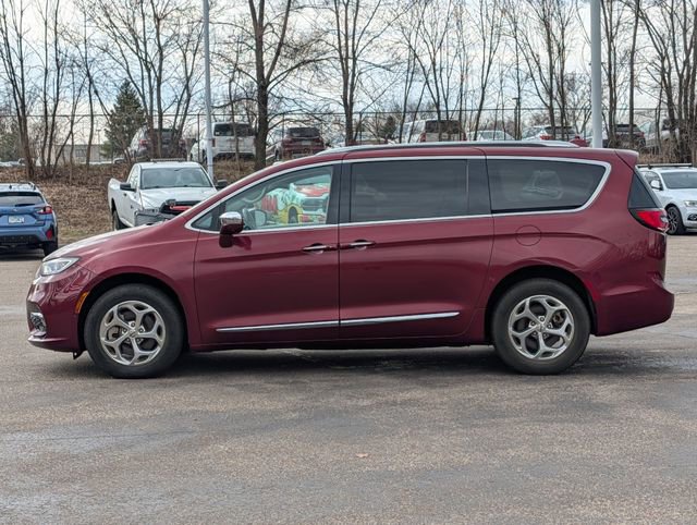 Used 2021 Chrysler Pacifica Limited w/ Premium & Safety Sphere Group image 5