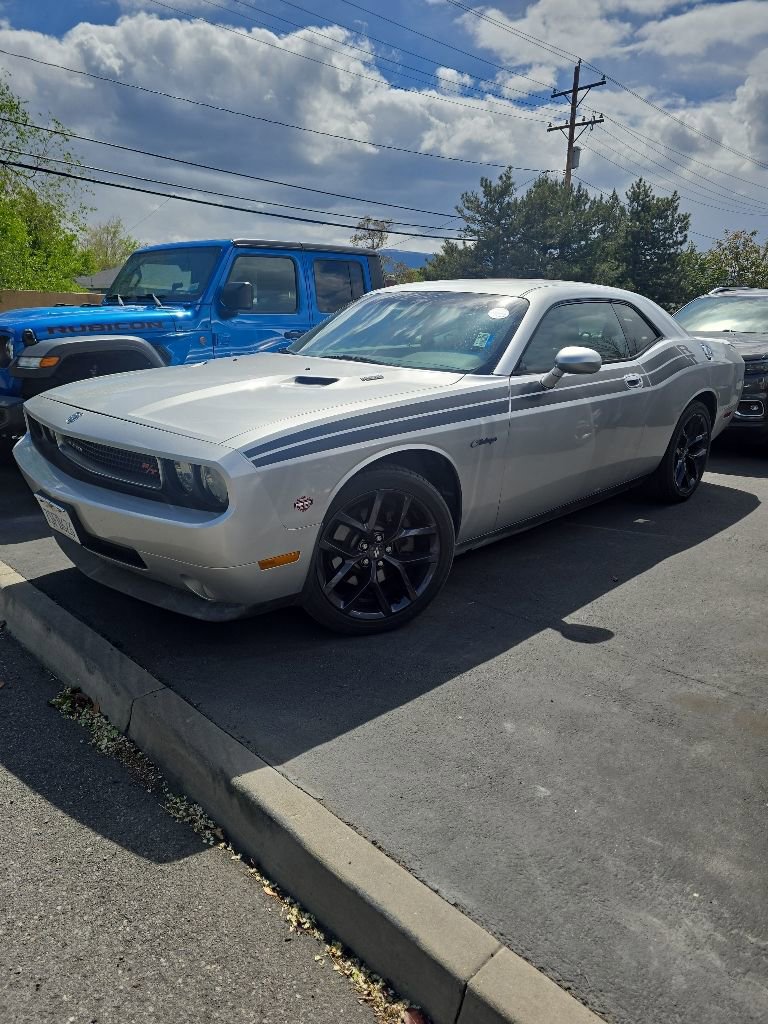 Used 2010 Dodge Challenger R/T RWD image 2