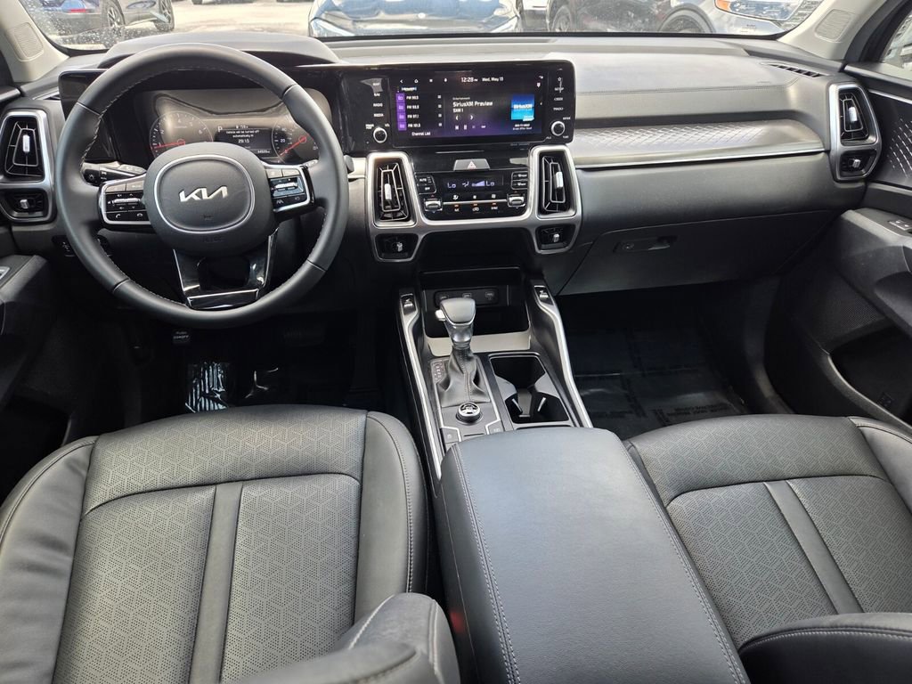Used 2022 Kia Sorento S w/ Panoramic Sunroof Package FWD image 11