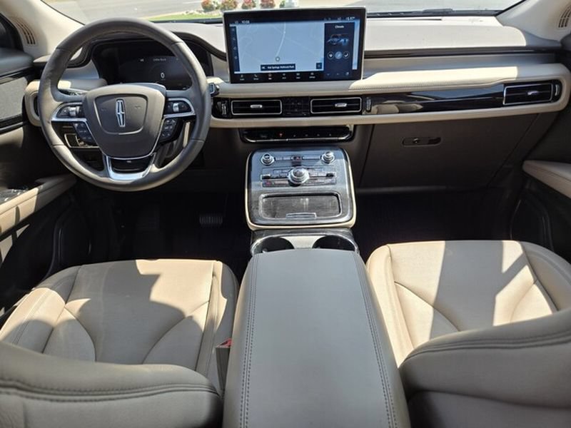 Used 2023 Lincoln Nautilus AWD w/ Premium Package image 15