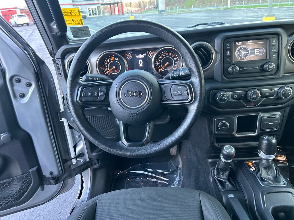 Used 2018 Jeep Wrangler Unlimited Sport image 21