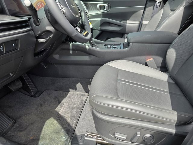 Used 2025 Kia Sorento S w/ Panoramic Sunroof Package image 18