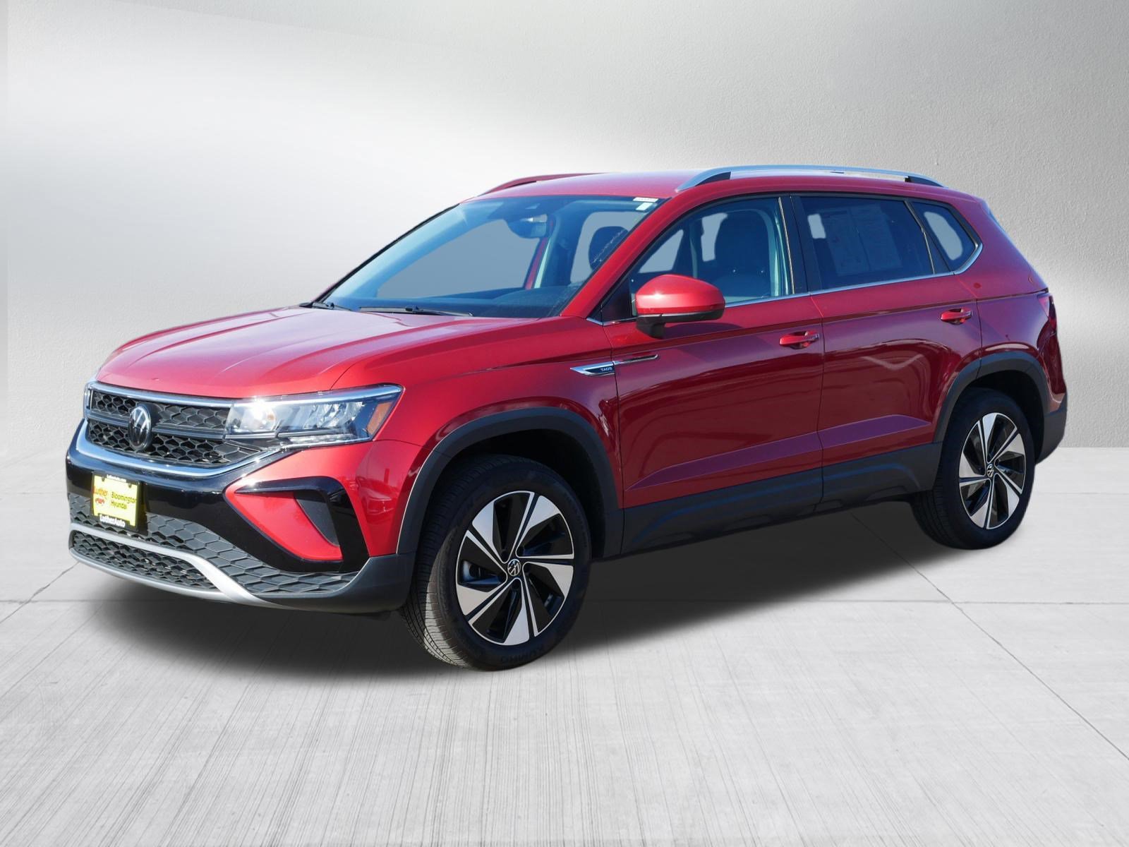 Used 2024 Volkswagen Taos SE image 3