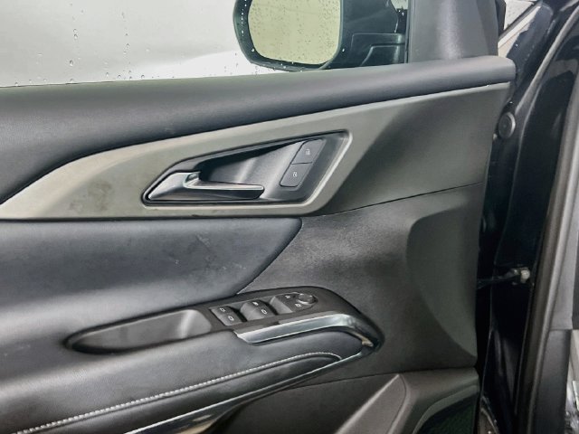 Used 2025 Chevrolet Traverse LT FWD image 16