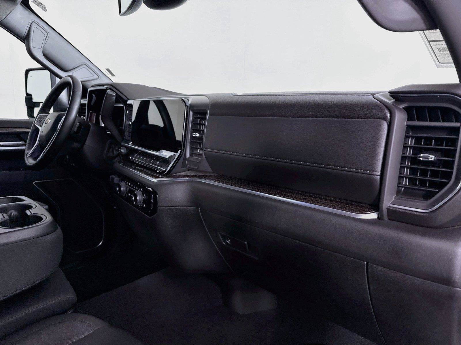 Used 2025 Chevrolet Silverado 3500 LT w/ Safety Package AWD/4WD image 39