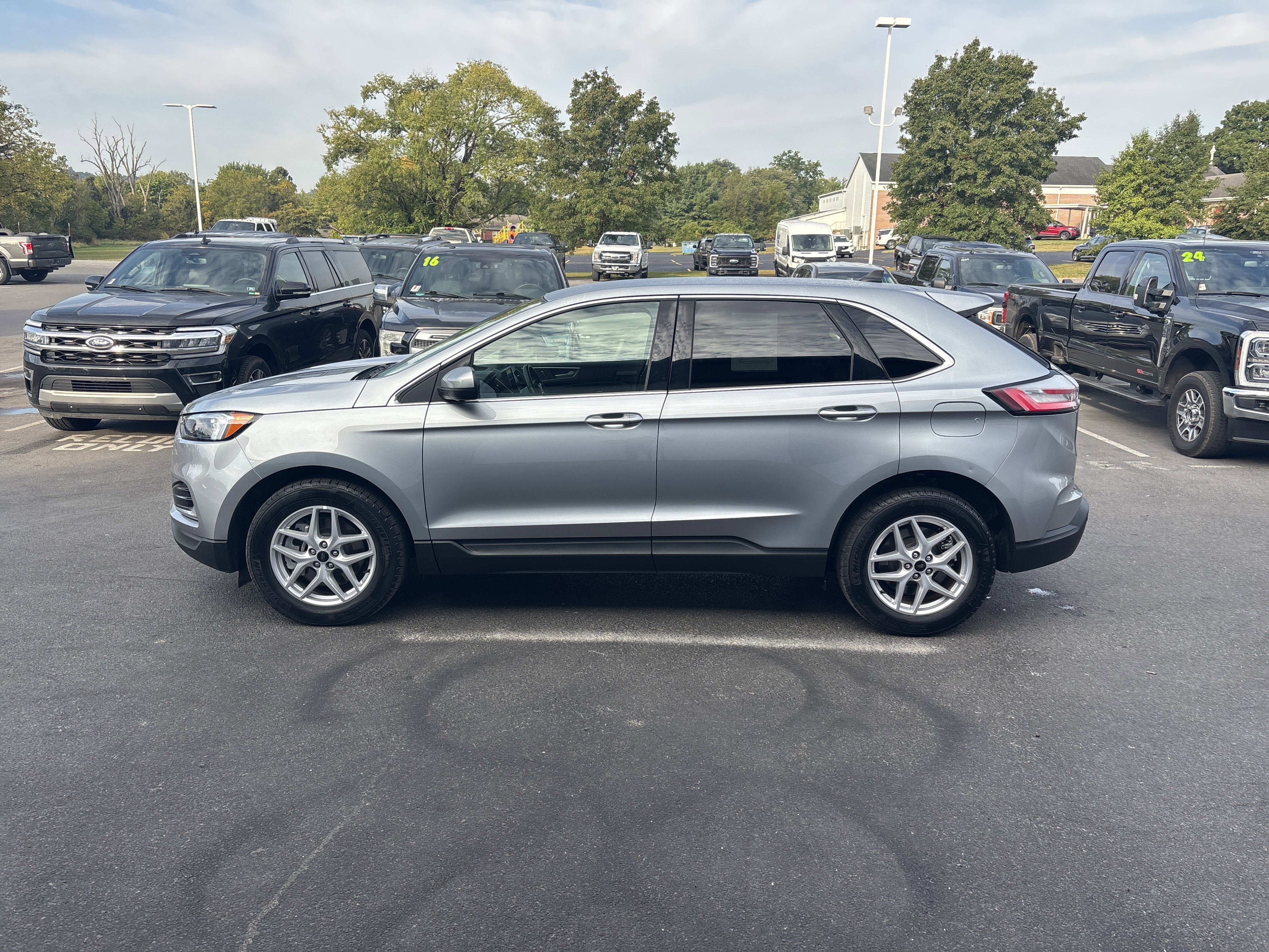 Used 2024 Ford Edge SEL image 7