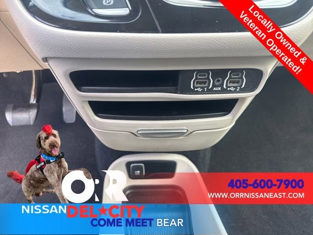 Used 2023 Chrysler Pacifica Touring-L FWD image 27