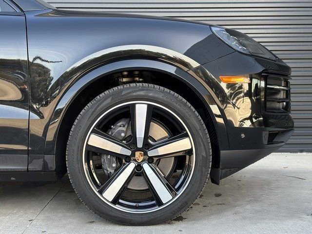 Certified 2025 Porsche Cayenne Coupe image 11
