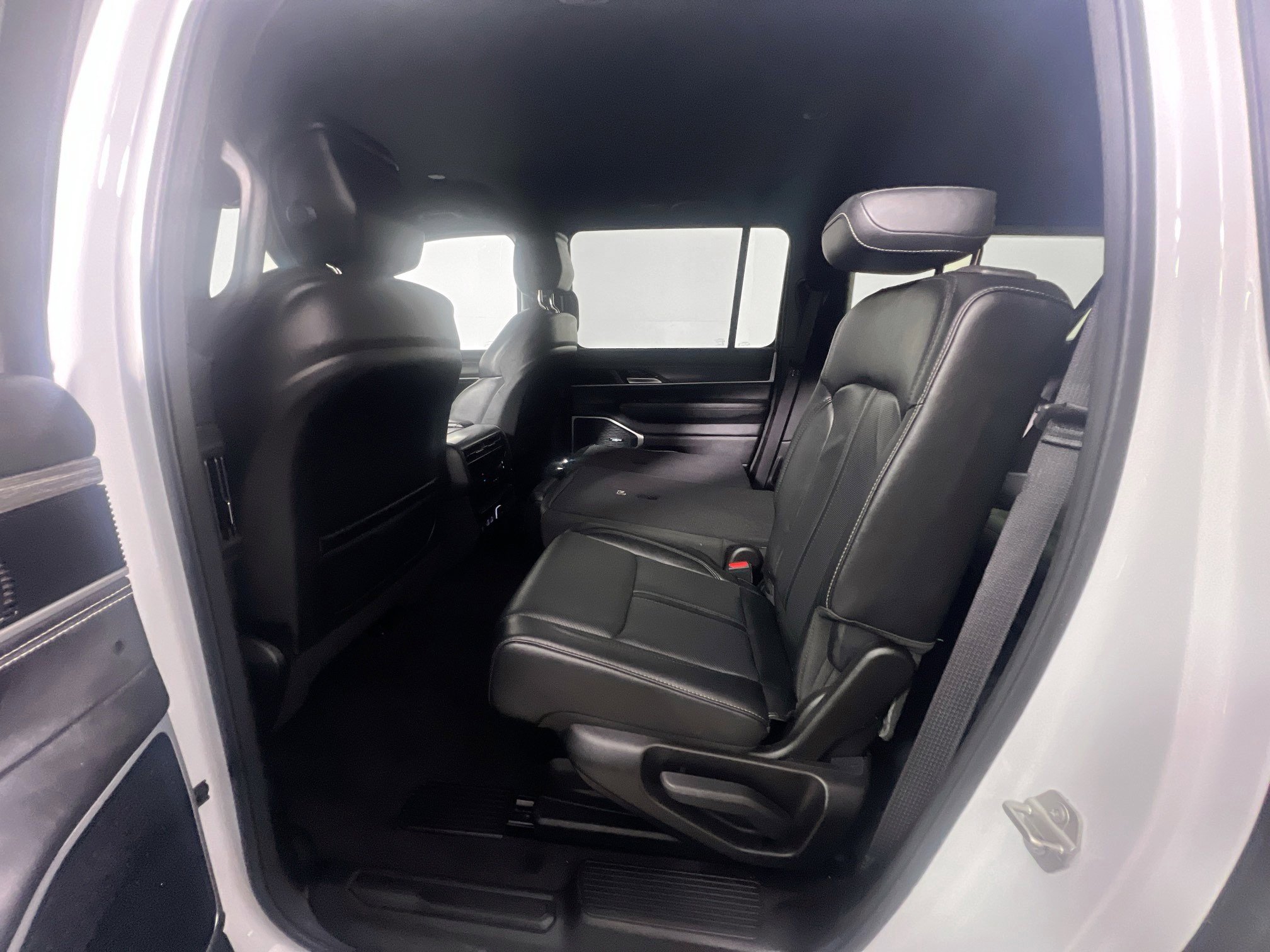 Used 2023 Jeep Wagoneer L Series II image 29