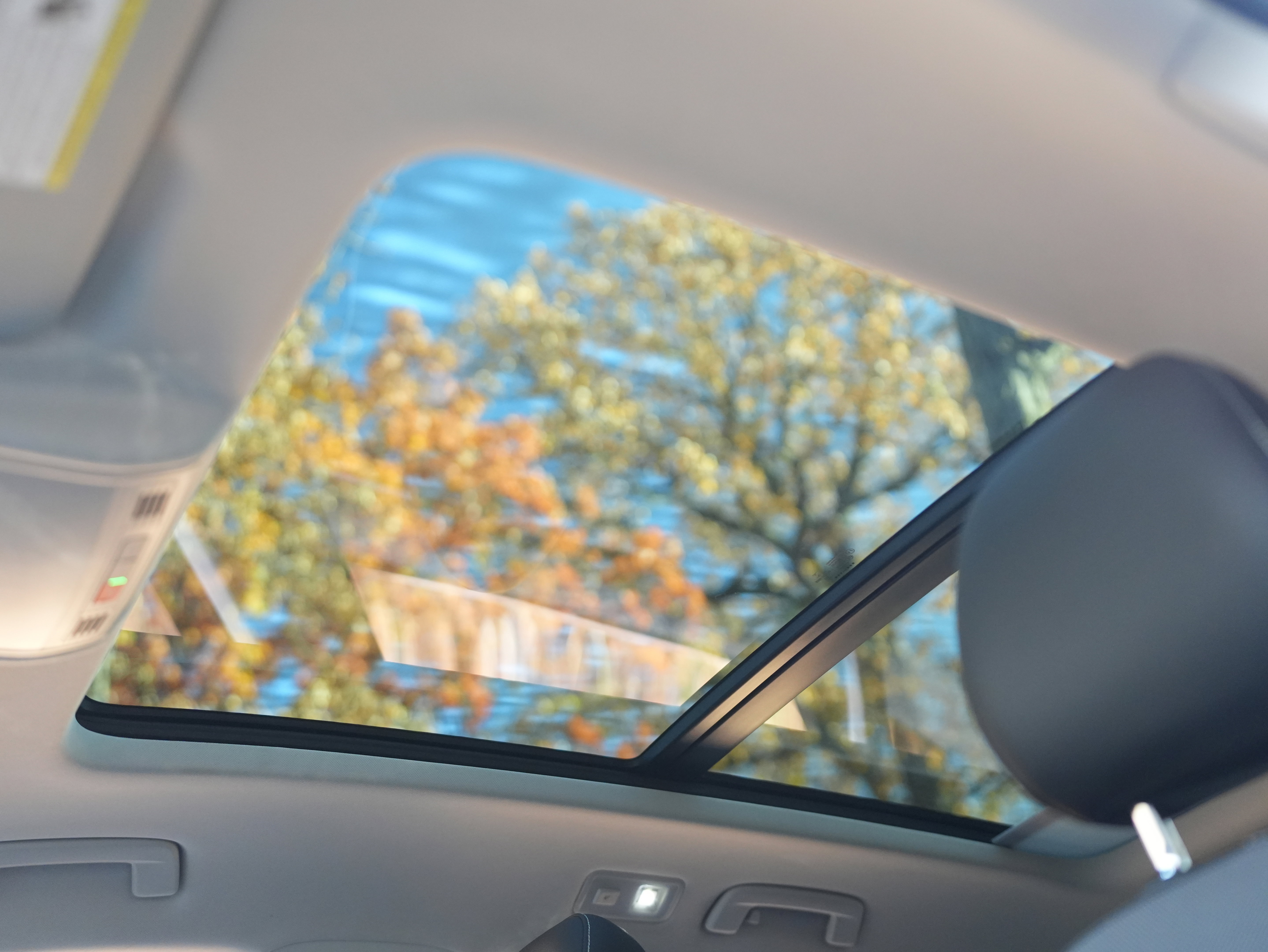 Used 2023 Volkswagen Taos SE w/ Panoramic Sunroof Package image 22