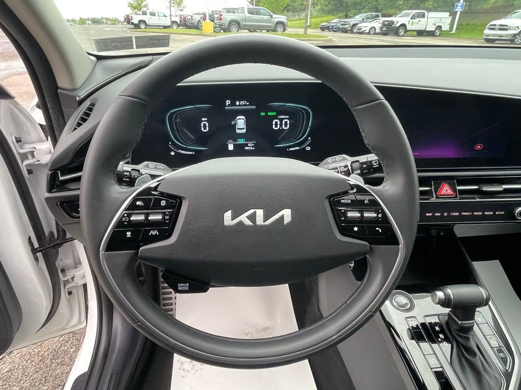 Certified 2024 Kia Niro EX Touring FWD image 29