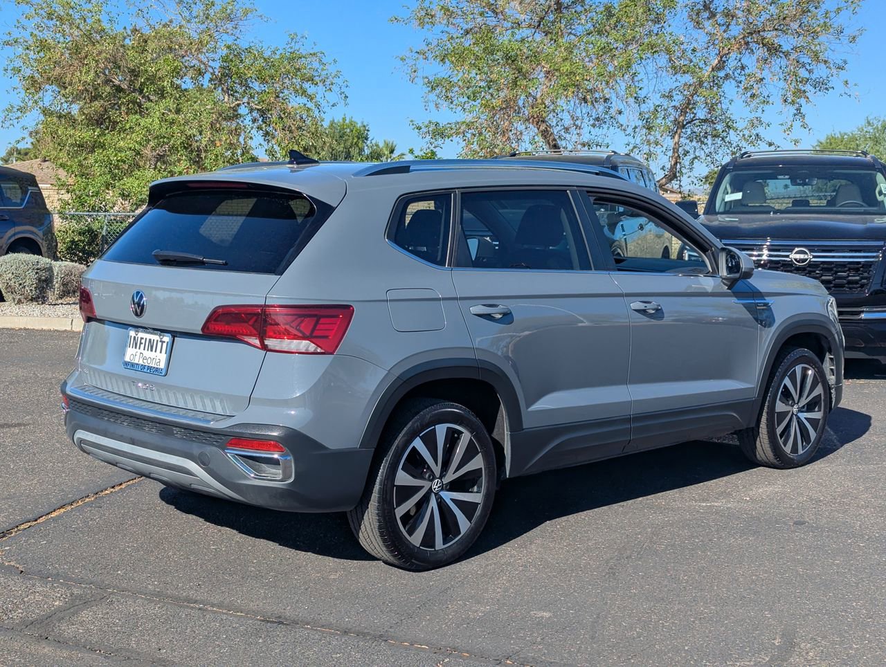 Used 2024 Volkswagen Taos SE w/ Panoramic Sunroof Package FWD image 6