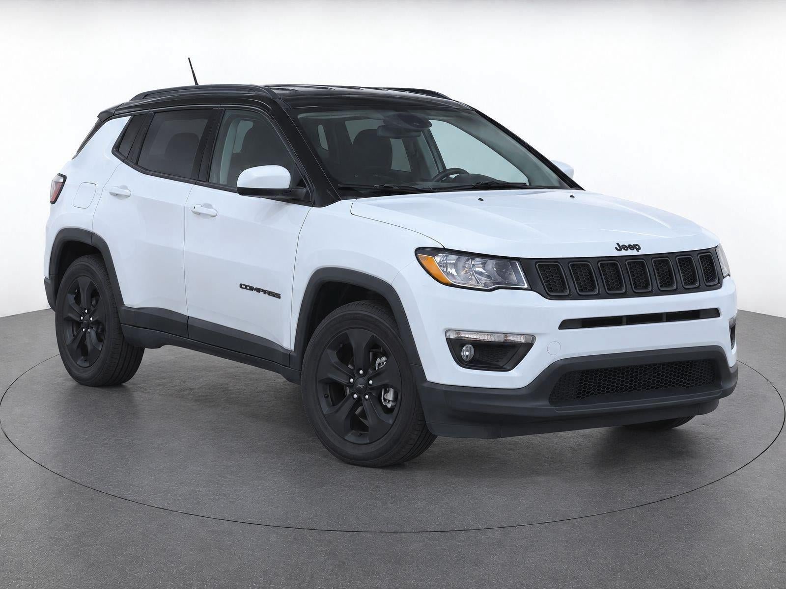 Used 2019 Jeep Compass Latitude FWD image 1