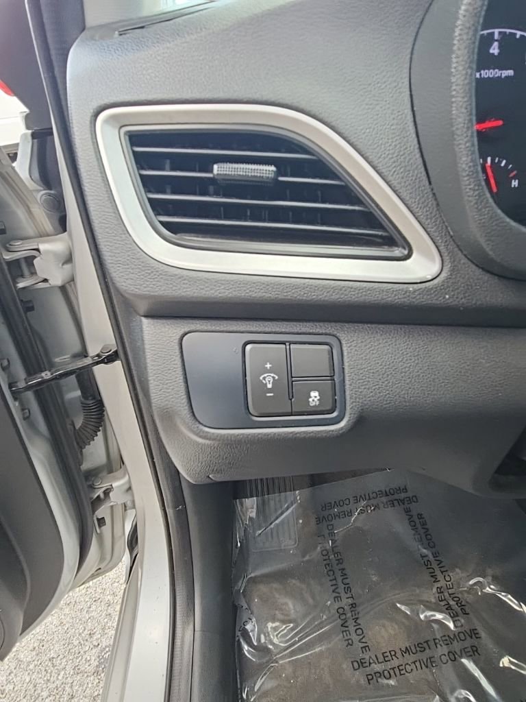 Used 2021 Hyundai Accent SE FWD image 13