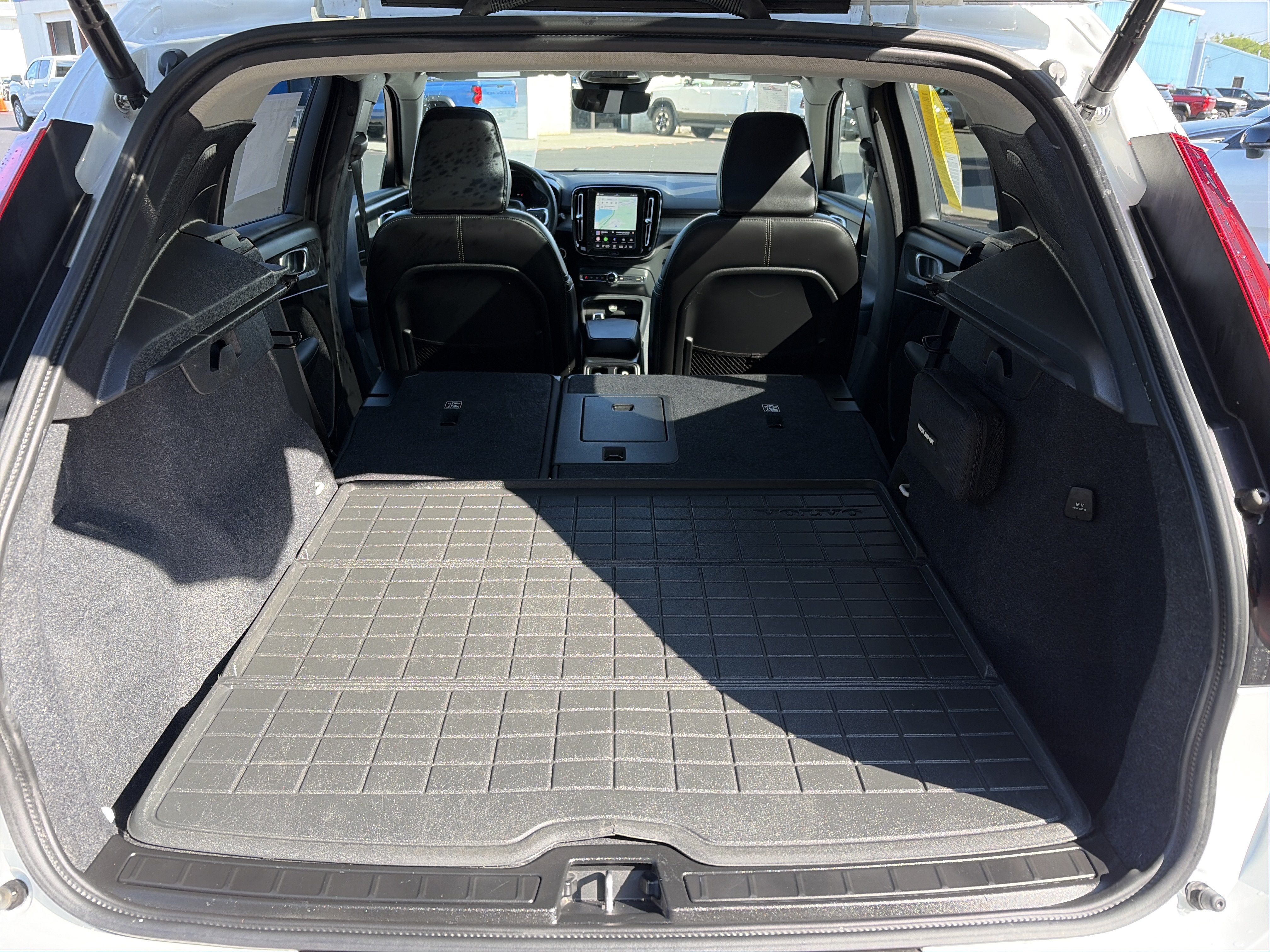 Certified 2023 Volvo XC40 B5 Ultimate w/ Protection Package Premier AWD/4WD image 12