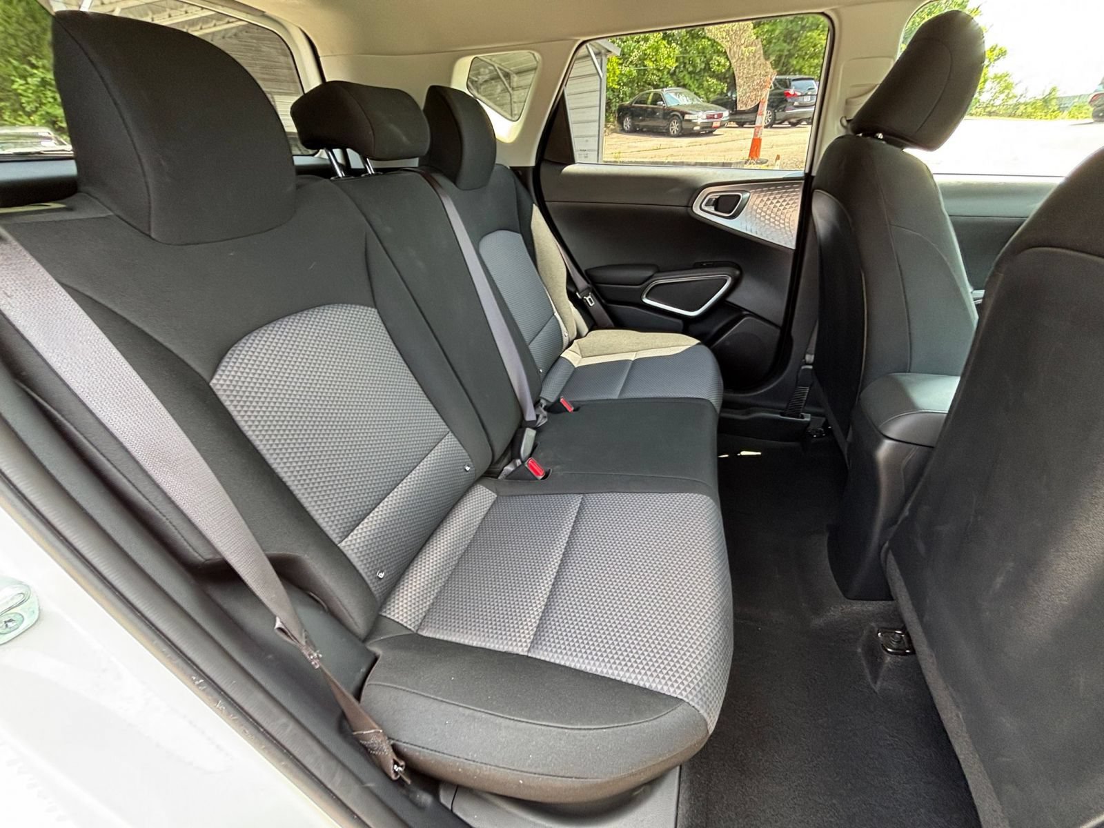 Used 2025 Kia Soul LX w/ LX Technology Package FWD image 35