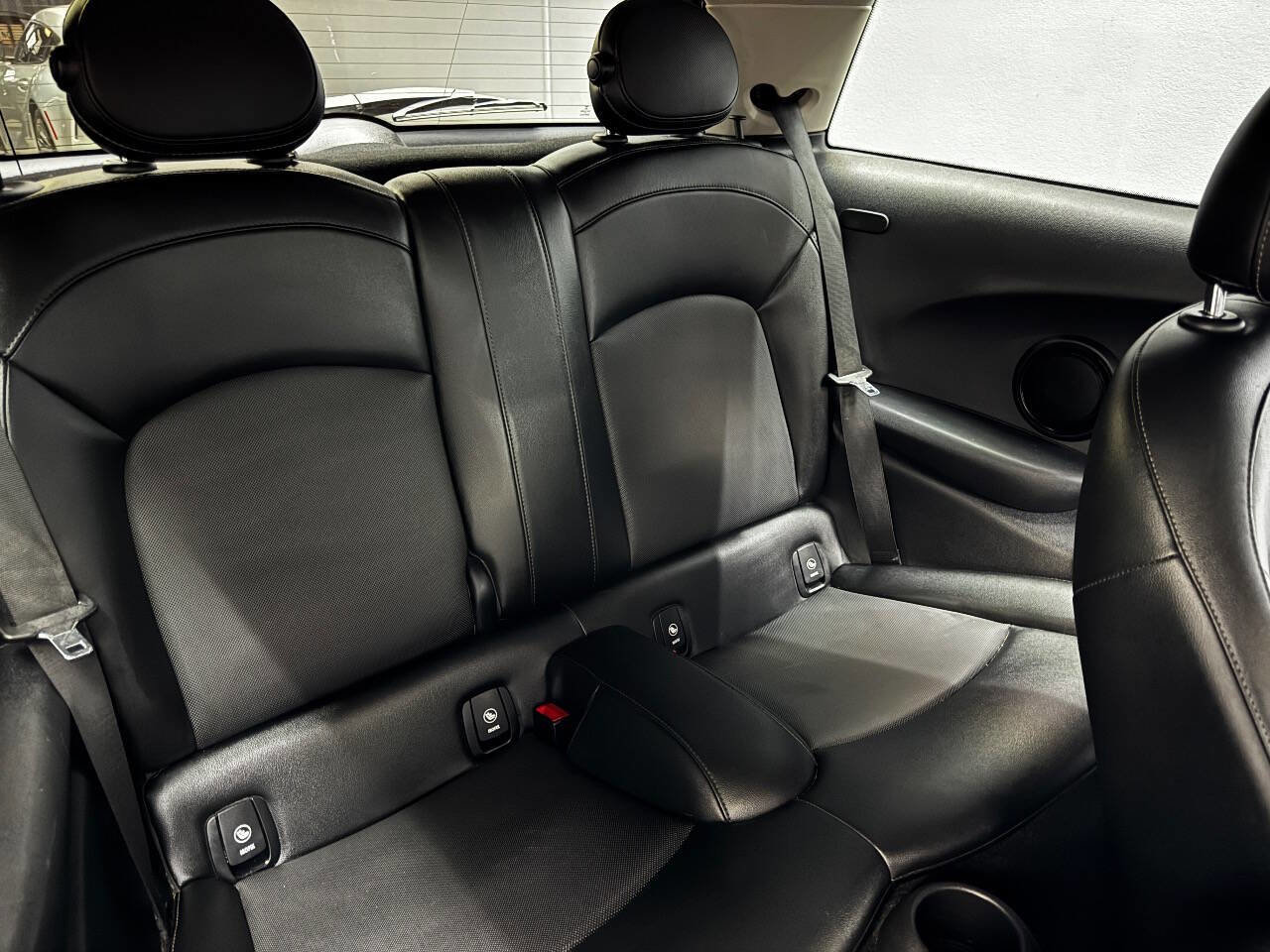 Used 2018 MINI Cooper 2-Door Hardtop w/ Signature Line Package image 38