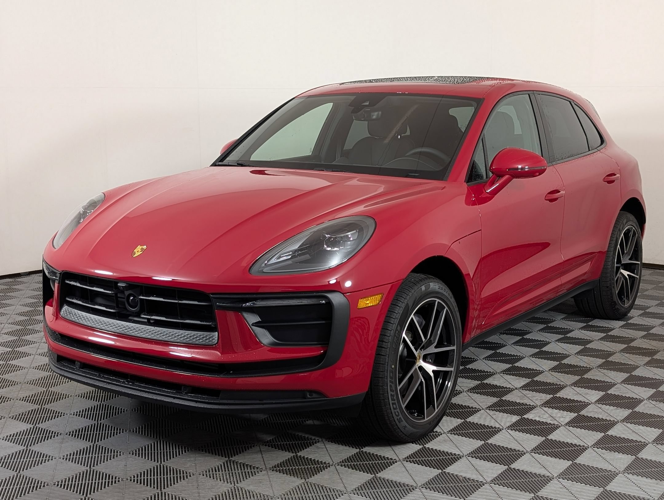 Certified 2025 Porsche Macan AWD/4WD image 1