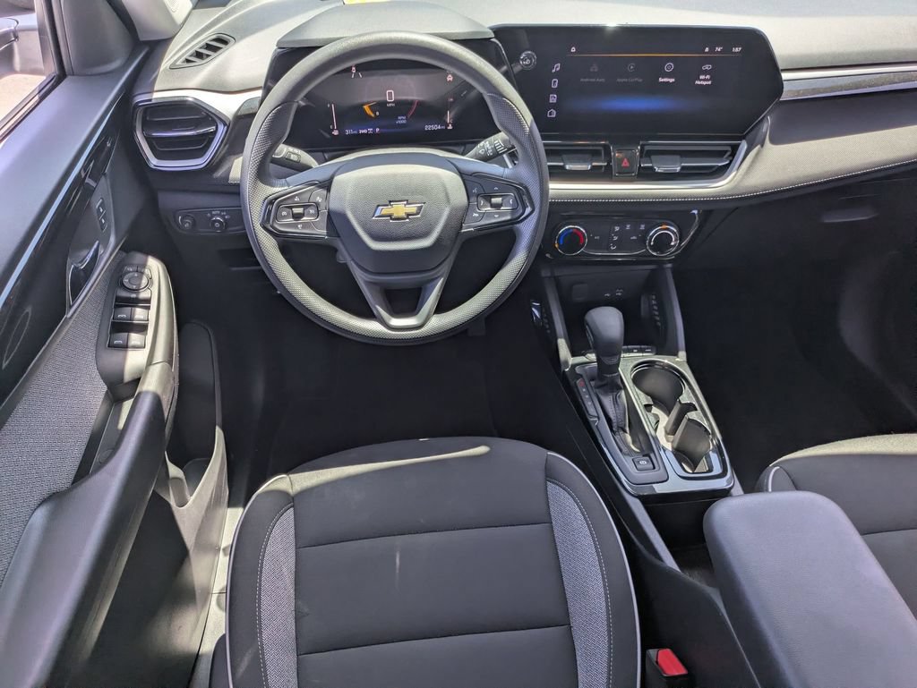 Used 2025 Chevrolet TrailBlazer LT AWD/4WD image 24