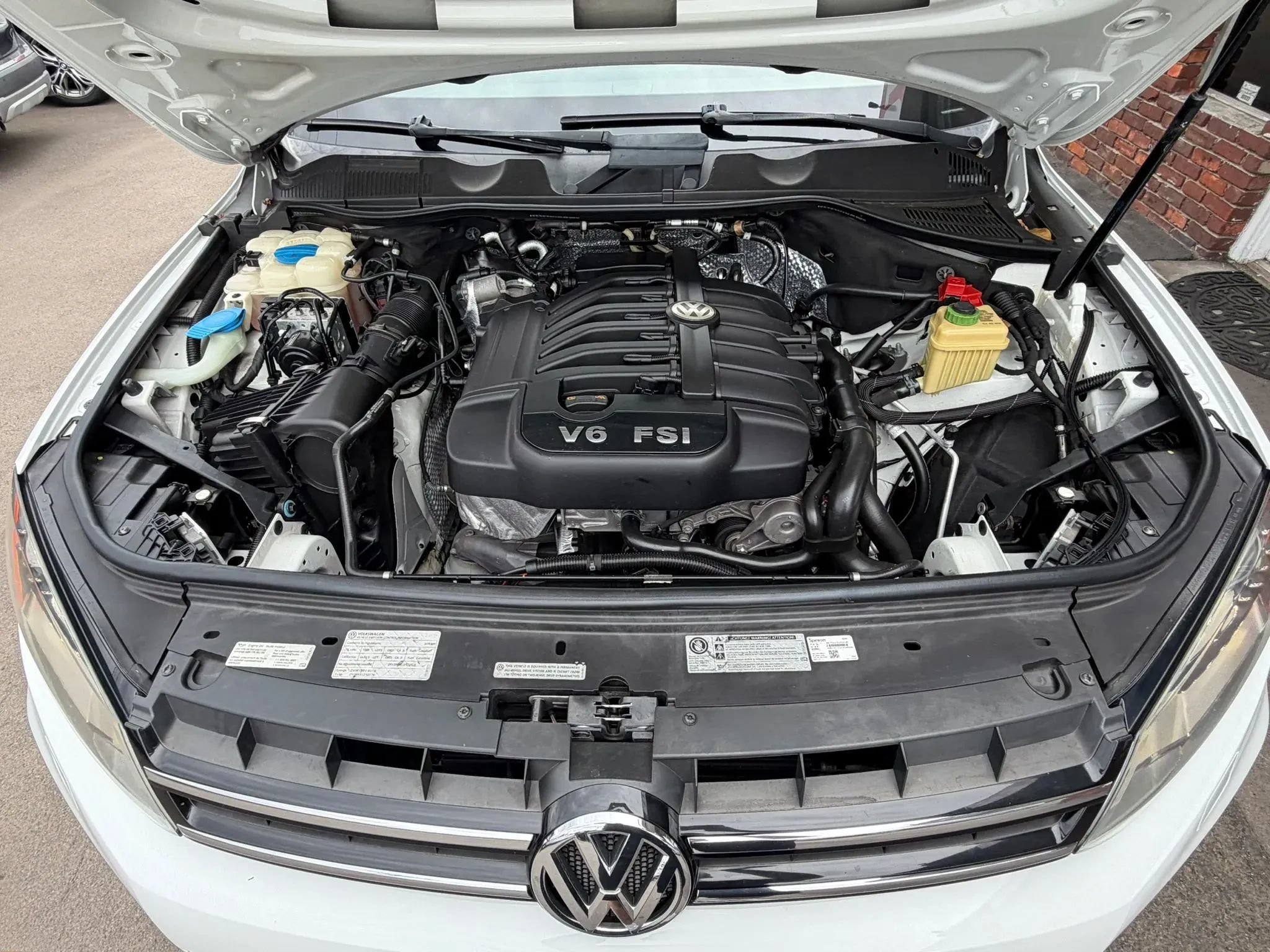 Used 2013 Volkswagen Touareg Sport AWD/4WD image 13
