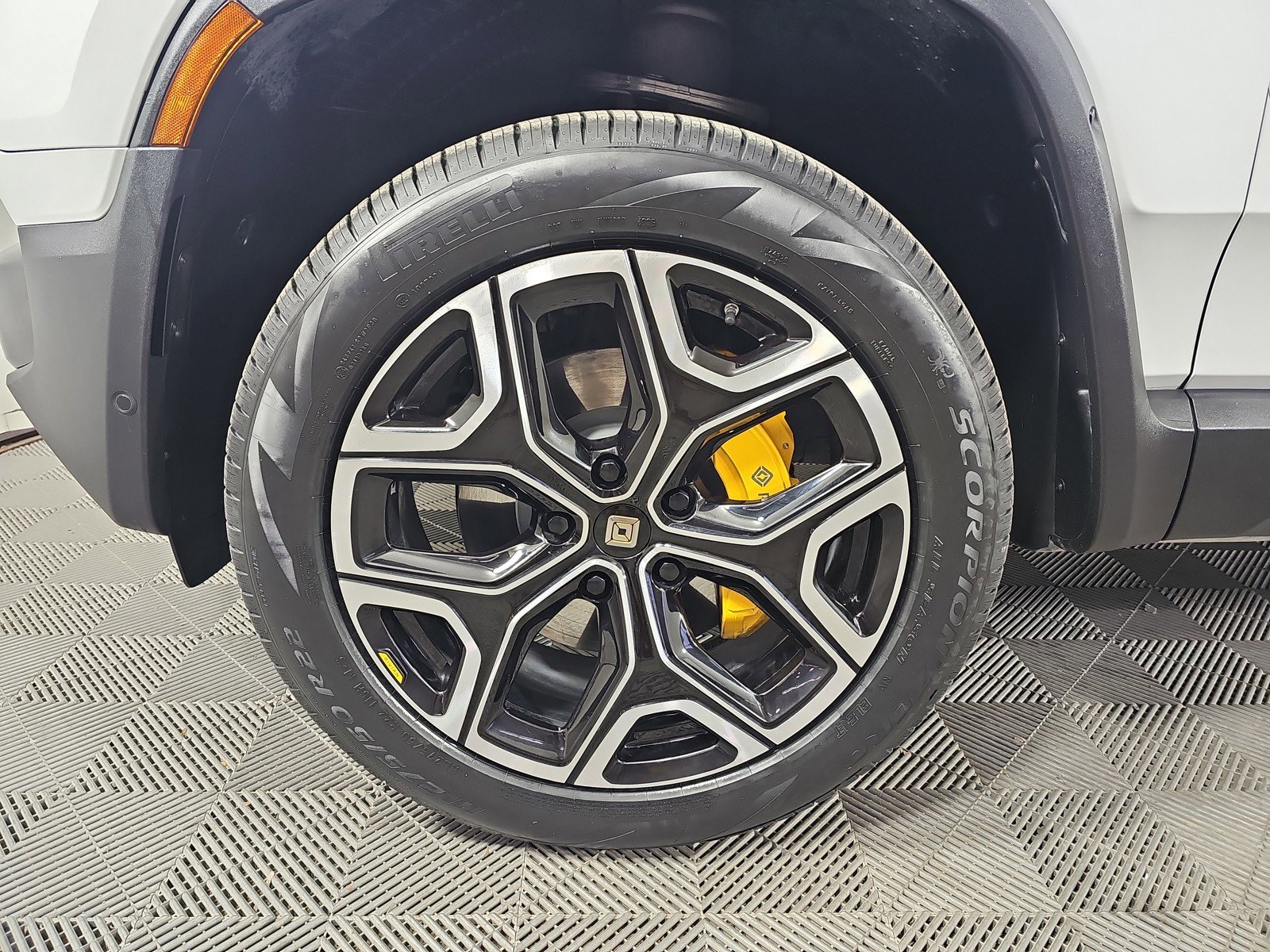 Used 2022 Rivian R1T Launch Edition image 9