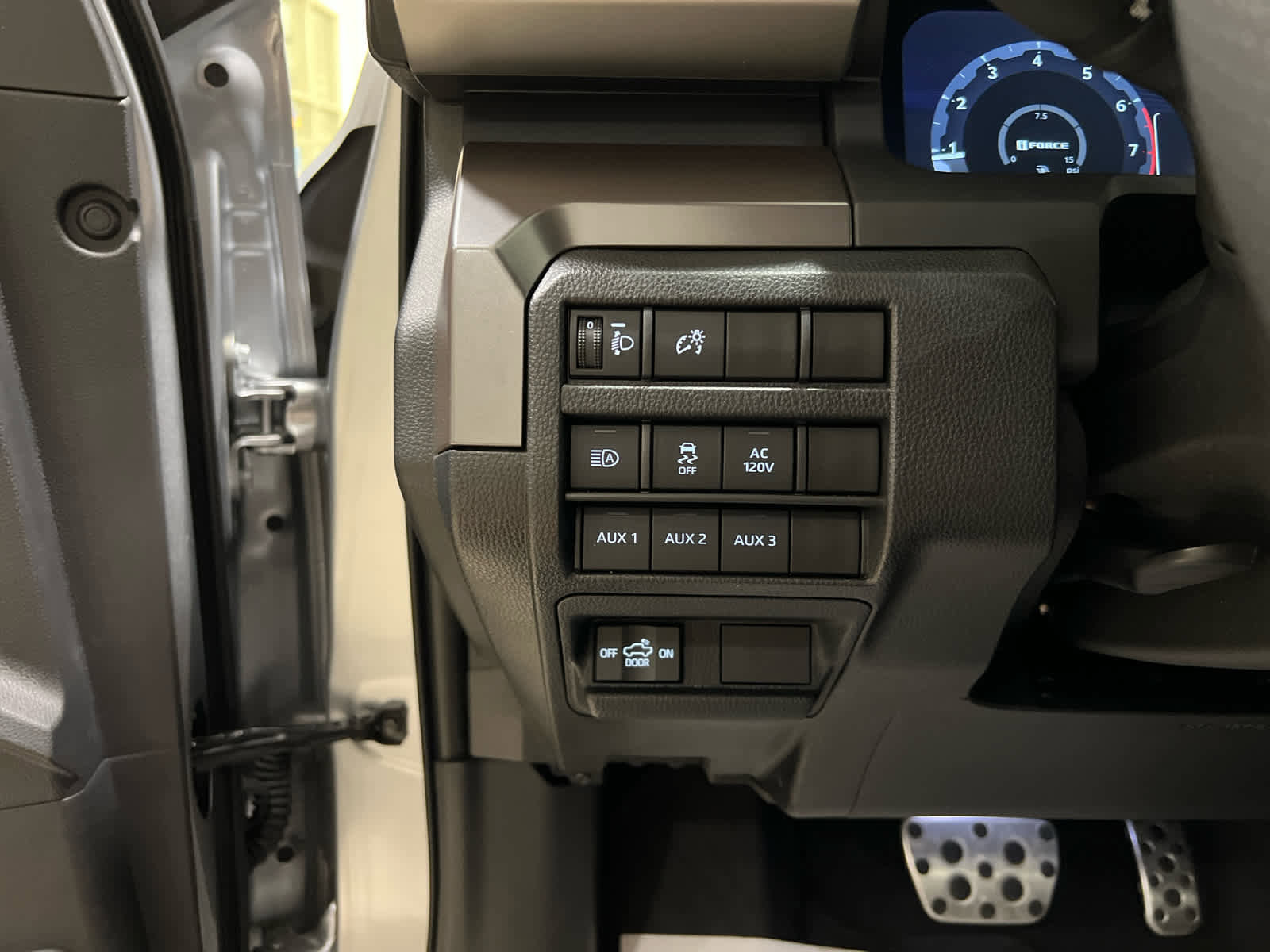 Used 2024 Toyota Tacoma TRD Sport w/ TRD Sport Upgrade Package image 18