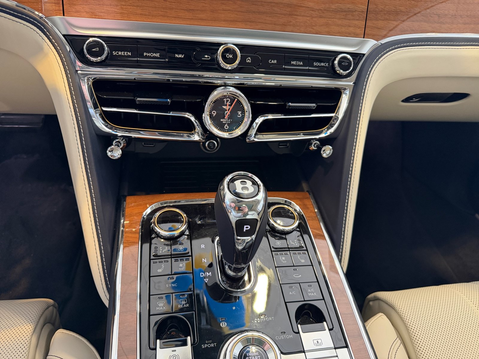 Used 2024 Bentley Flying Spur V8 AWD/4WD image 11