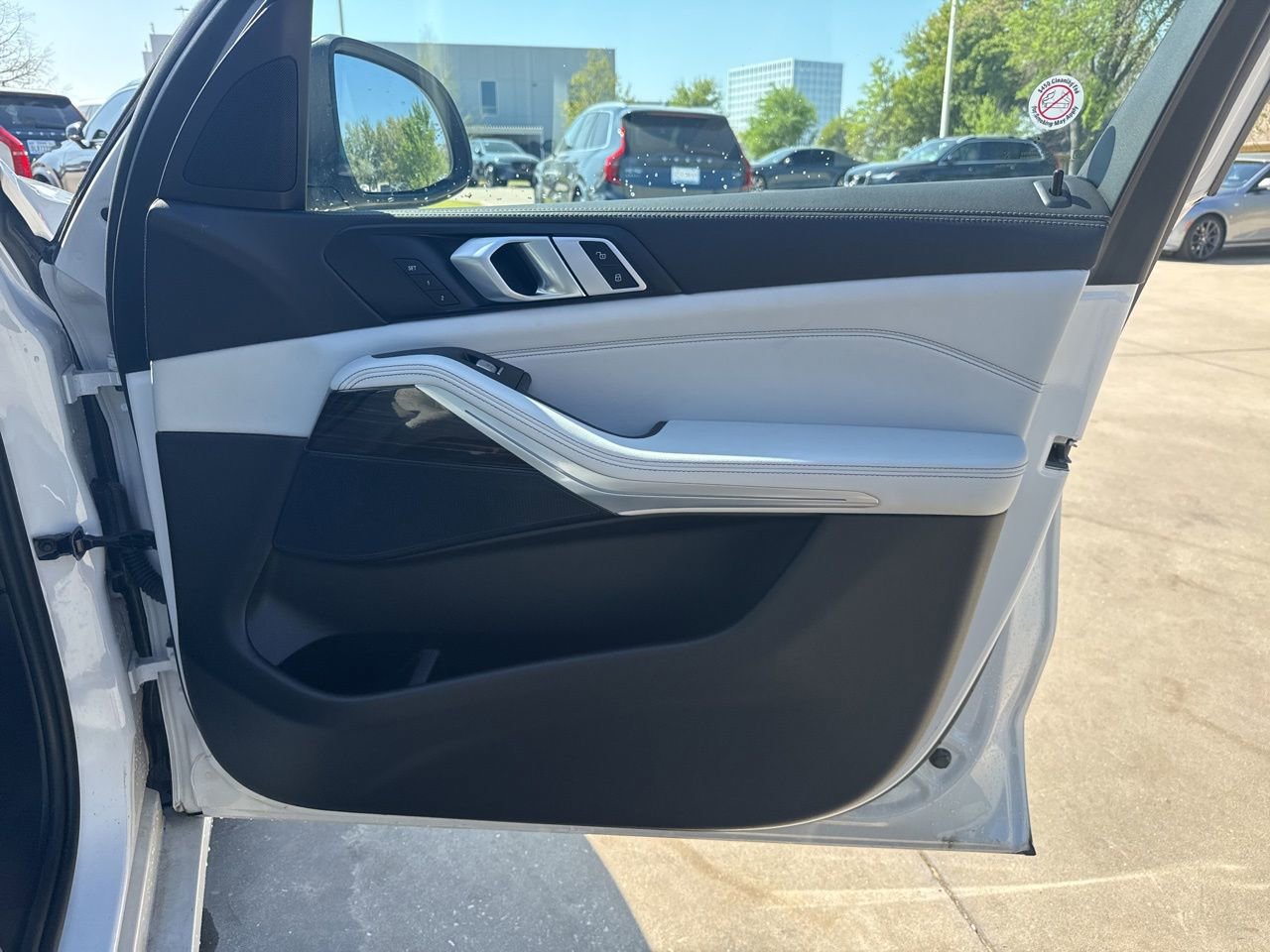 Used 2025 BMW X7 xDrive40i w/ Climate Comfort Package image 13