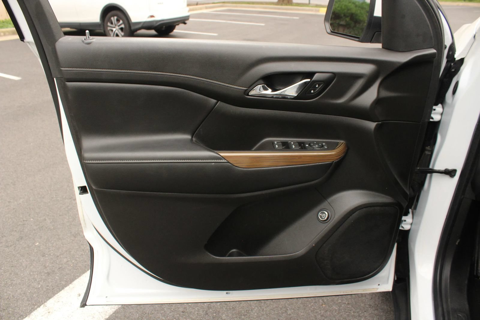 Used 2020 GMC Acadia SLE w/ Driver Convenience Package FWD image 15