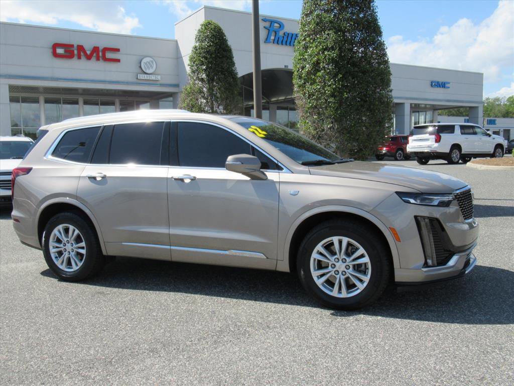 Used 2022 Cadillac XT6 Luxury image 2