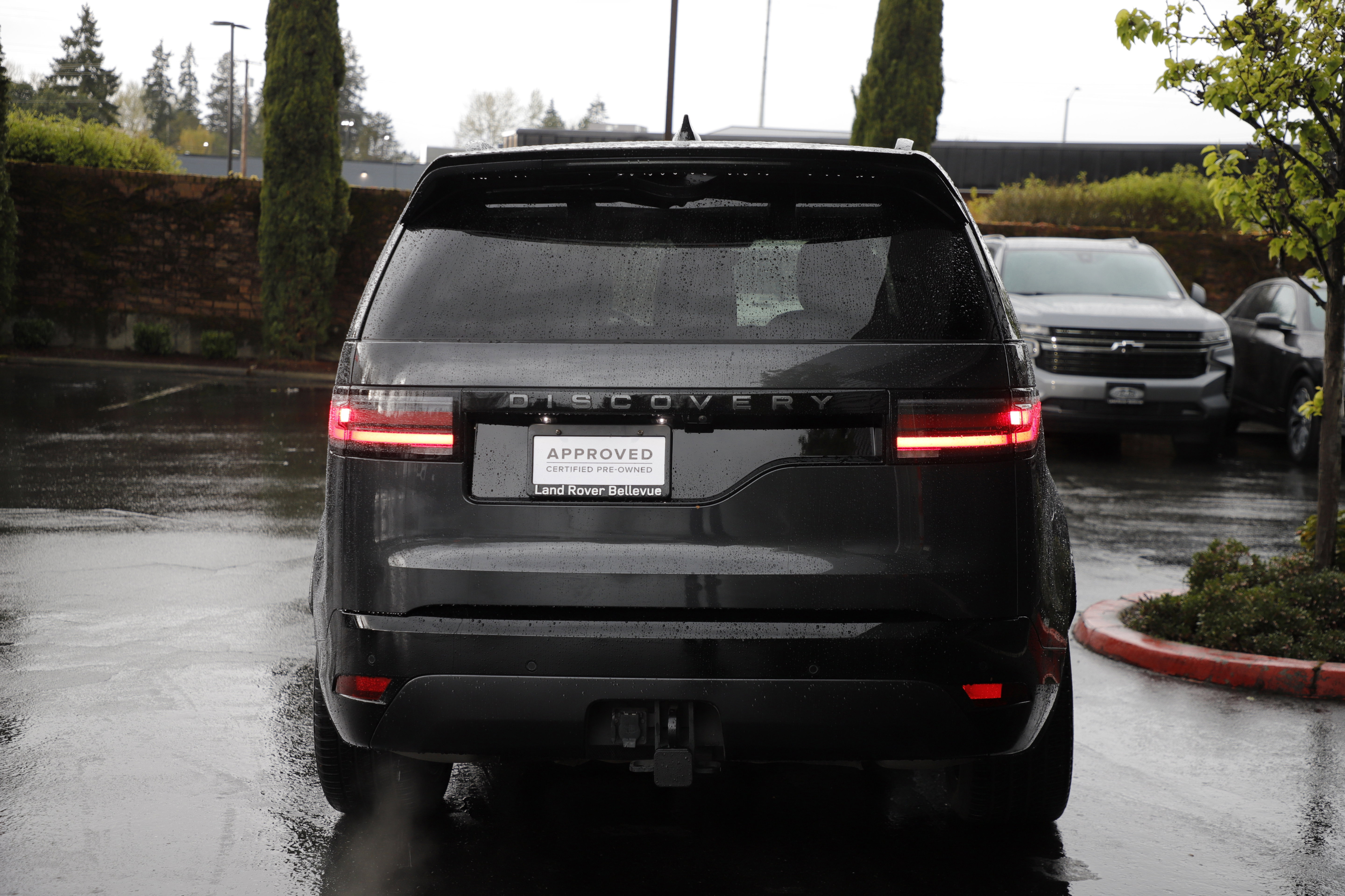 Certified 2025 Land Rover Discovery Dynamic SE image 5