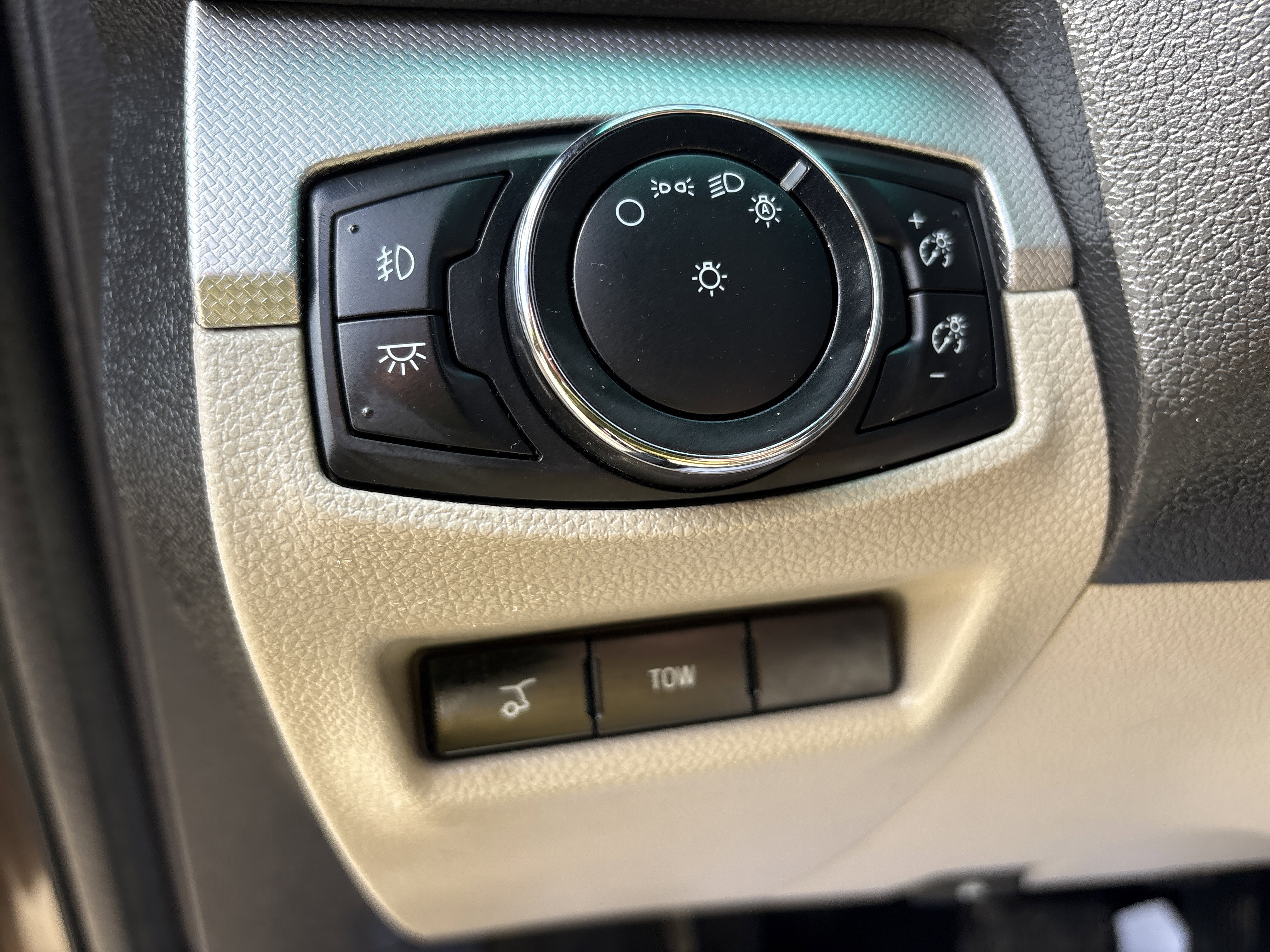 Used 2015 Ford Explorer XLT w/ Equipment Group 202A FWD image 12