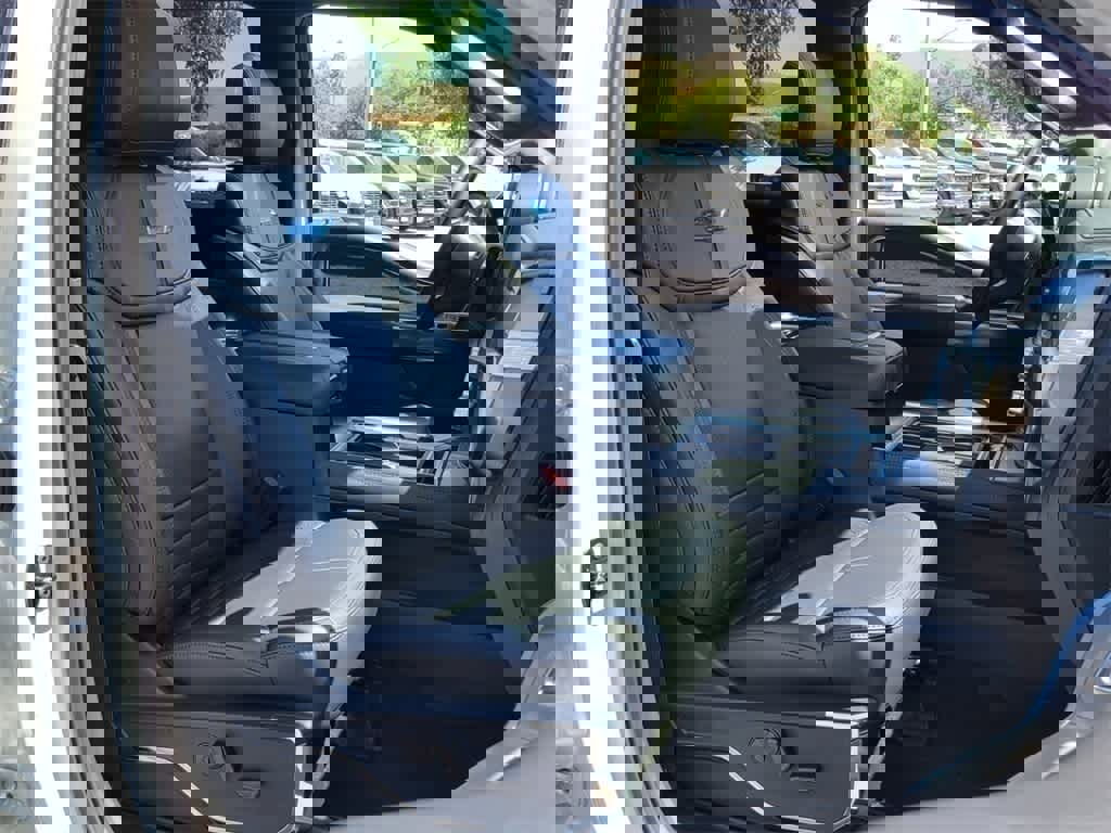 New 2025 Ford F250 Platinum w/ Tremor Off-Road Package image 14
