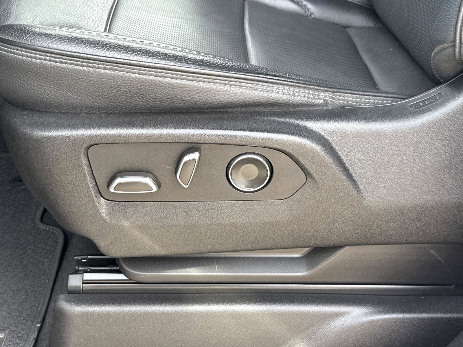 Used 2023 GMC Yukon Denali image 17