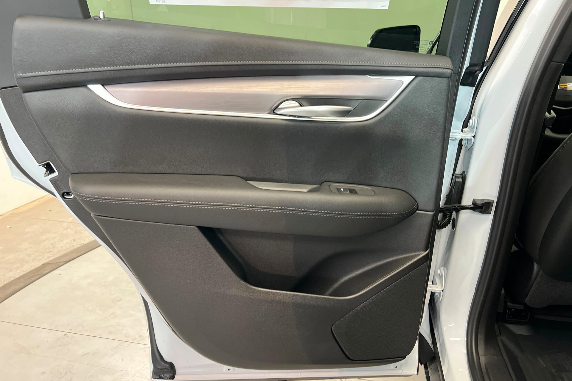New 2026 Cadillac XT5 Luxury w/ LPO, Floor Liner Package AWD/4WD image 19