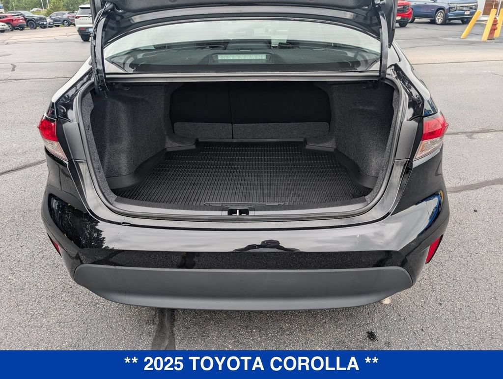 Used 2025 Toyota Corolla LE w/ LE Premium Package FWD image 28