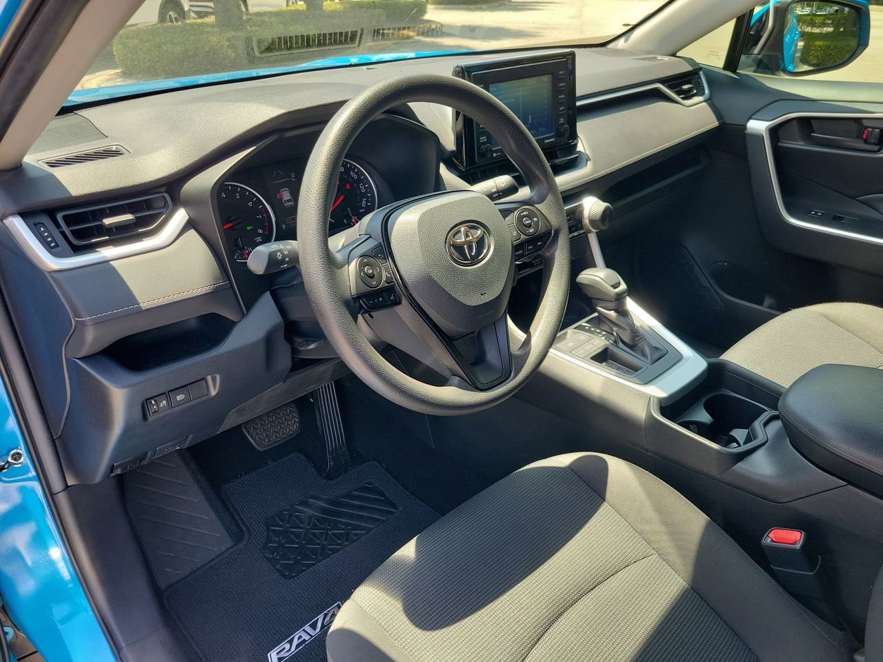 Used 2020 Toyota RAV4 LE FWD image 15