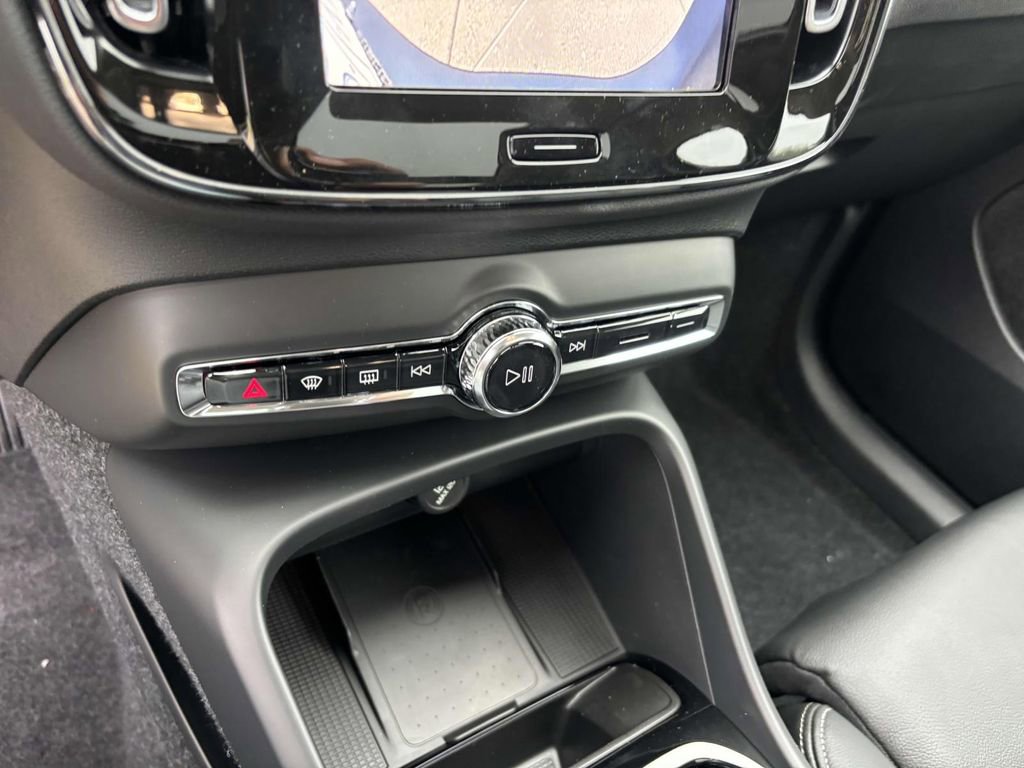 New 2026 Volvo XC40 B5 Plus w/ Protection Package Premier image 21