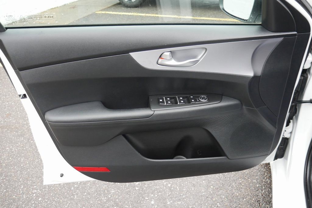 Used 2023 Kia Forte LXS image 26